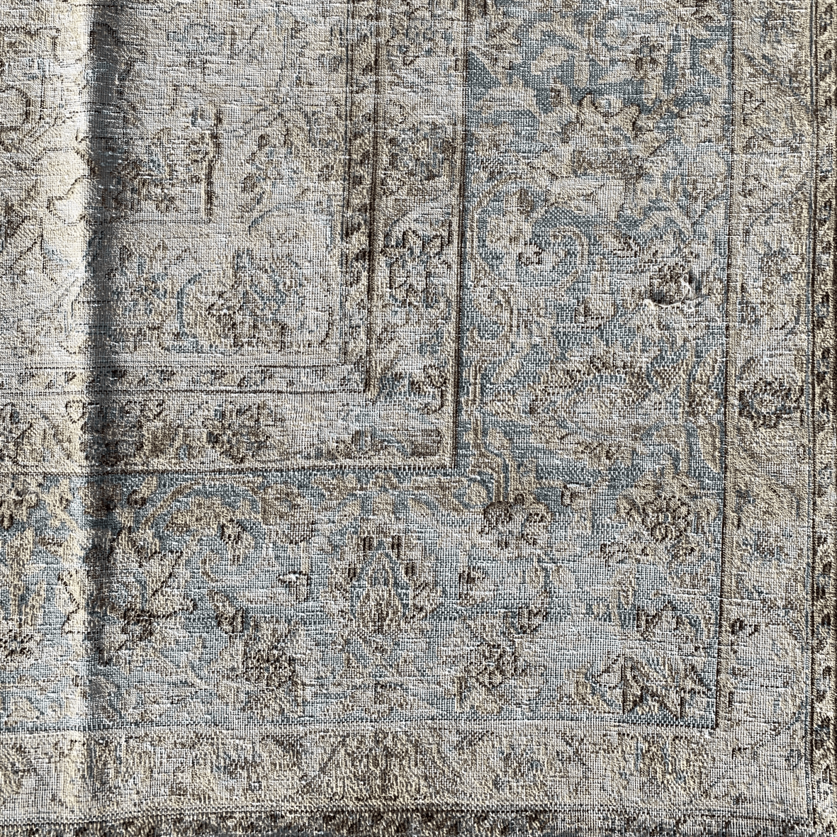 Fine vintage rug front